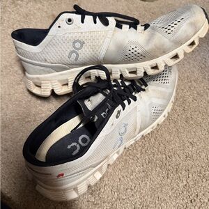 On Cloud Womens Running Shoes — White/Black - WELL LOVED